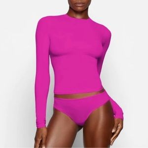 SKIMS Fits Everybody Long Sleeve T-Shirt